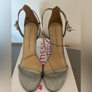 🌟NIB CHINESE LAUNDRY Silver Z-Live More Lizard like  Leather Heels
